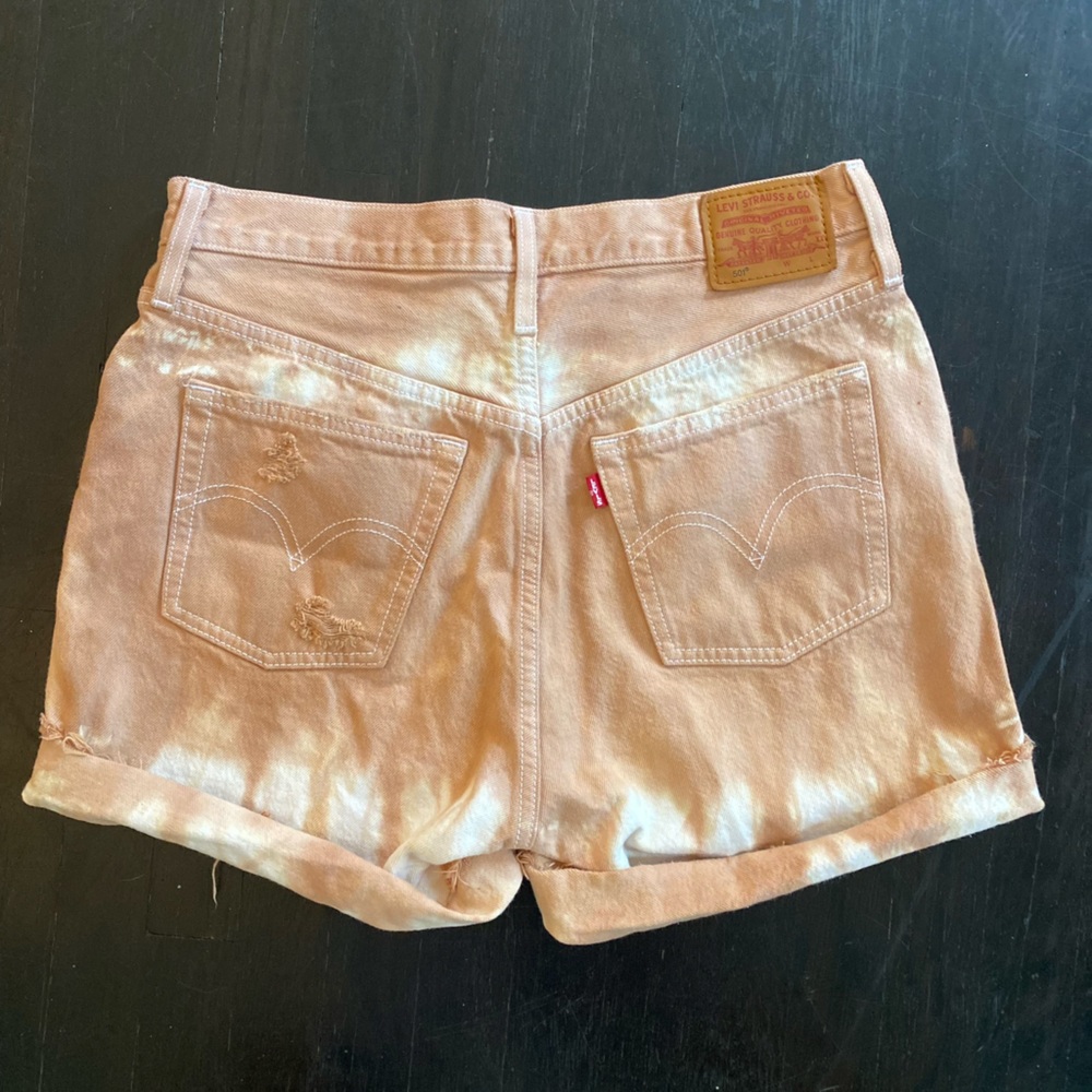 Levi’s 501 Tye Die shorts. 501   W 29